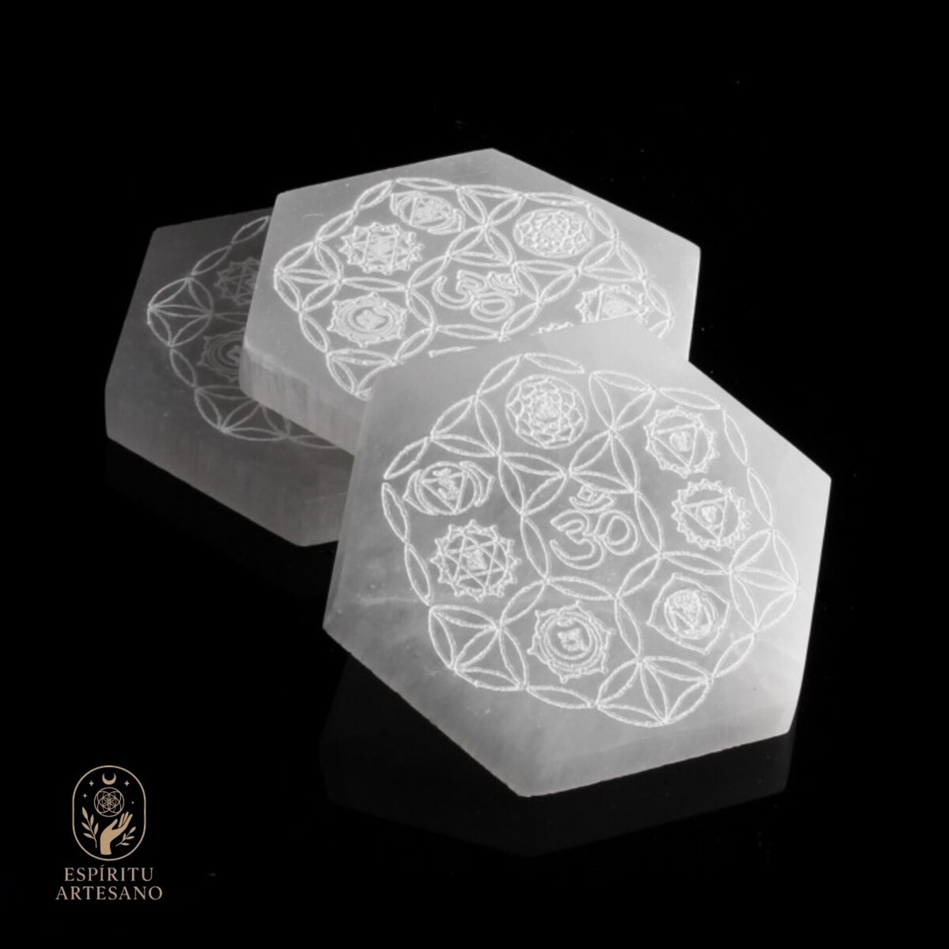 Placa de Selenita Hexagonal – Grabado Chakras - 3